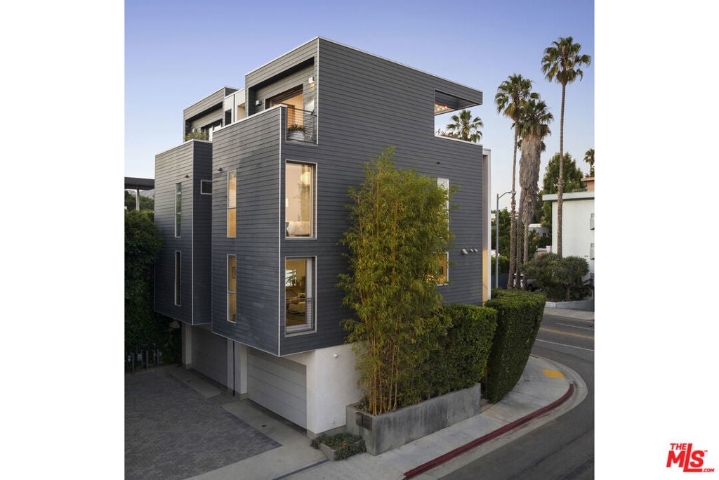 Photo of Listing #25497875