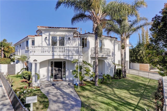 500 11th Street, Manhattan Beach.