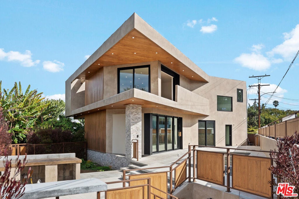 Photo of Listing #25498421