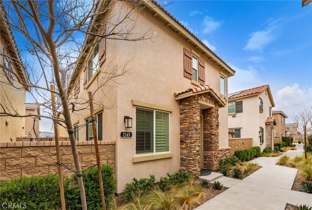 Photo of Listing #IV25035288