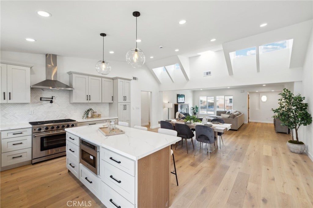 Photo of Listing #DW25035492