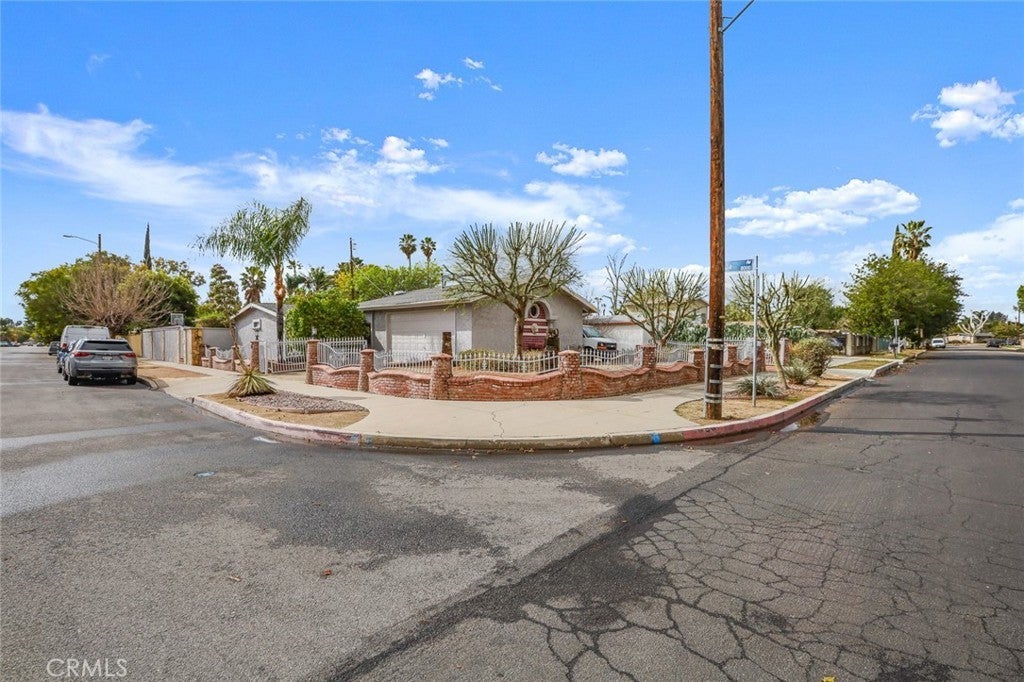 Photo of Listing #IV25035981