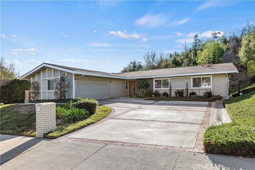 Photo of Listing #SR25035235