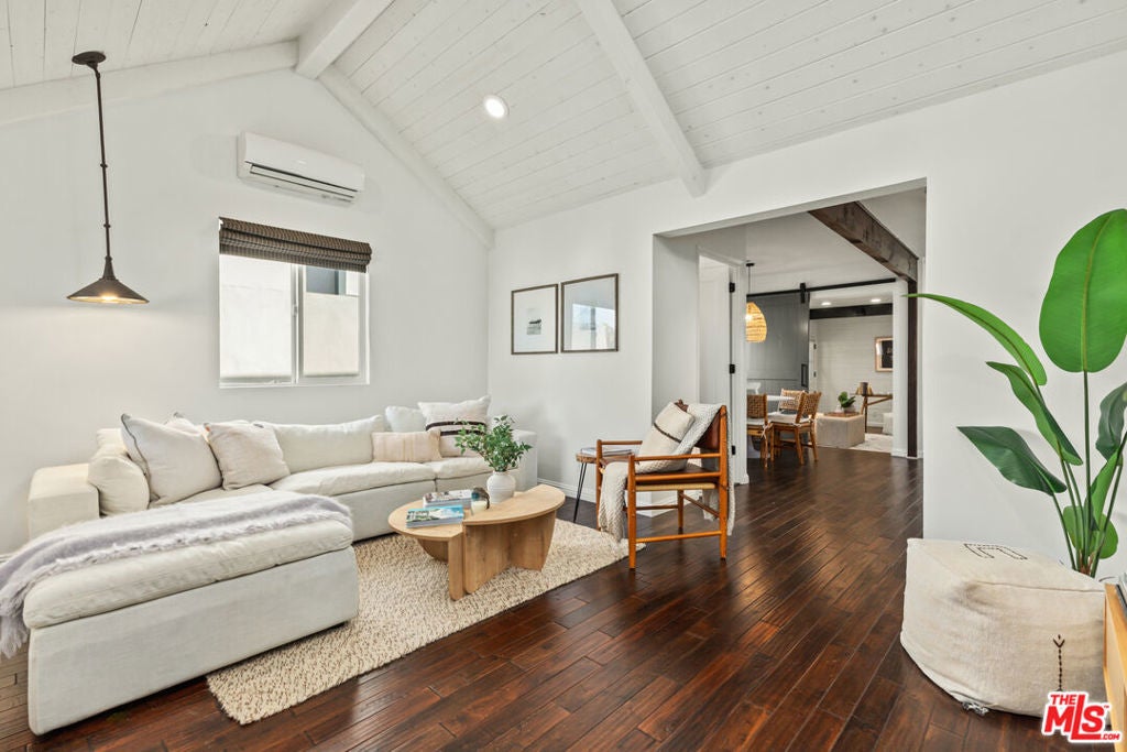 Photo of Listing #25499021