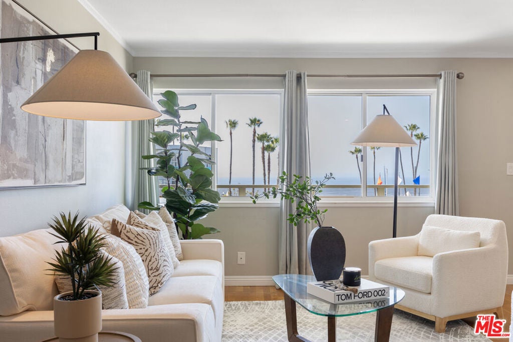 Photo of Listing #25489299