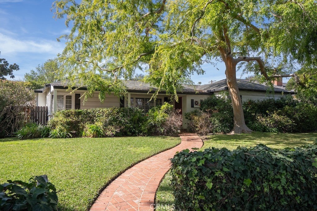 Photo of Listing #SR25035954