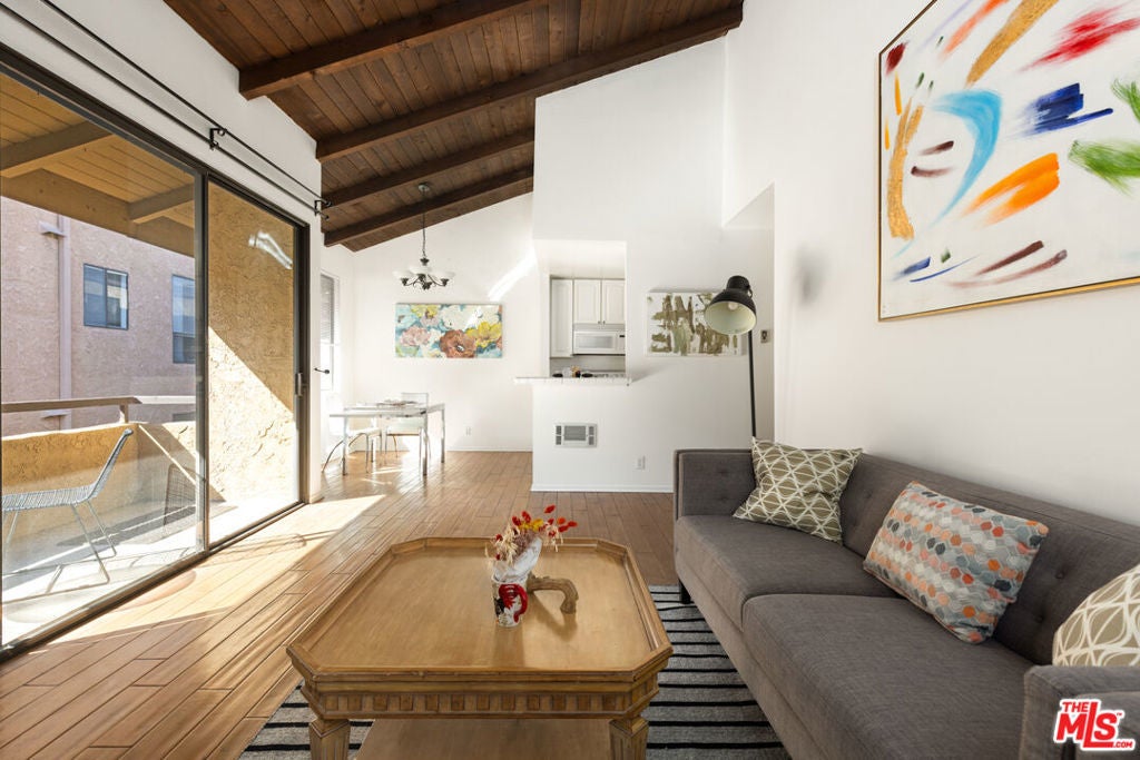 Photo of Listing #25500355