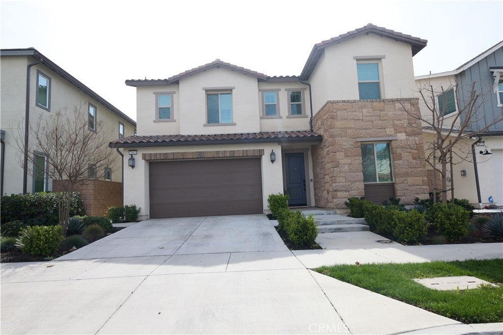 Photo of Listing #IV25037889