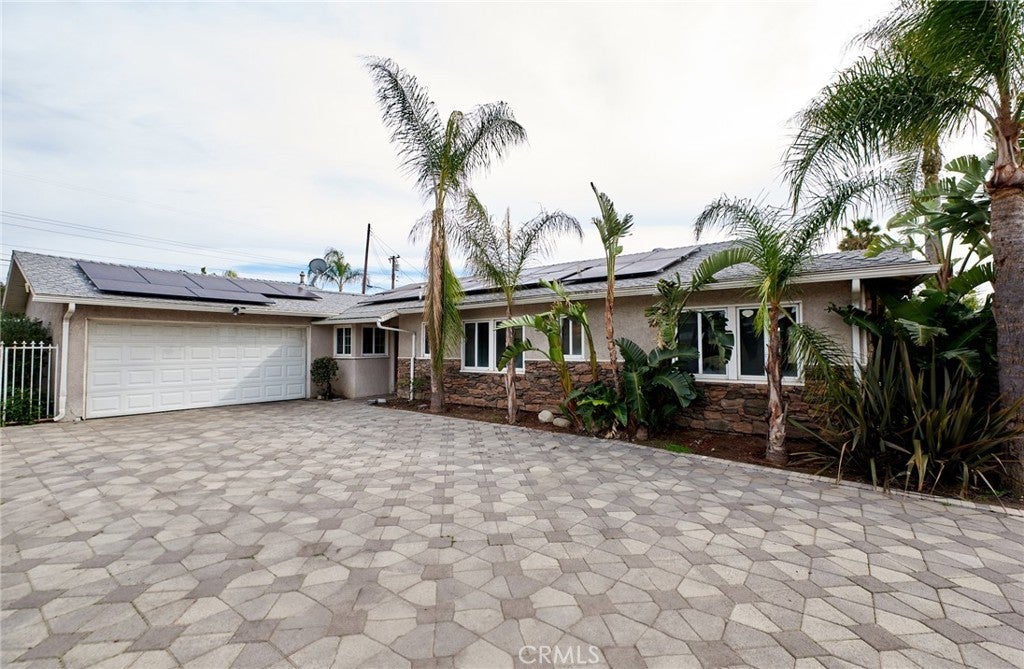 Photo of Listing #IV25022505