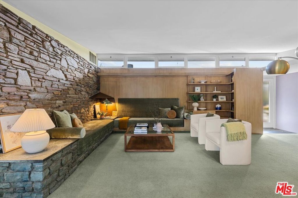 Photo of Listing #25498907