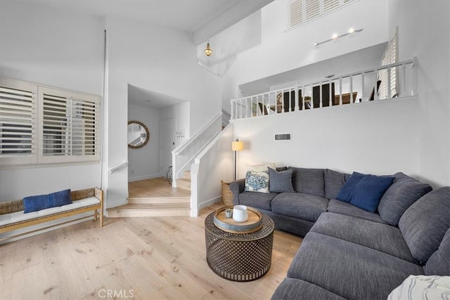 29 Laguna Court, Manhattan Beach.