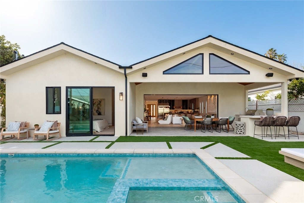 Photo of Listing #SR25037387