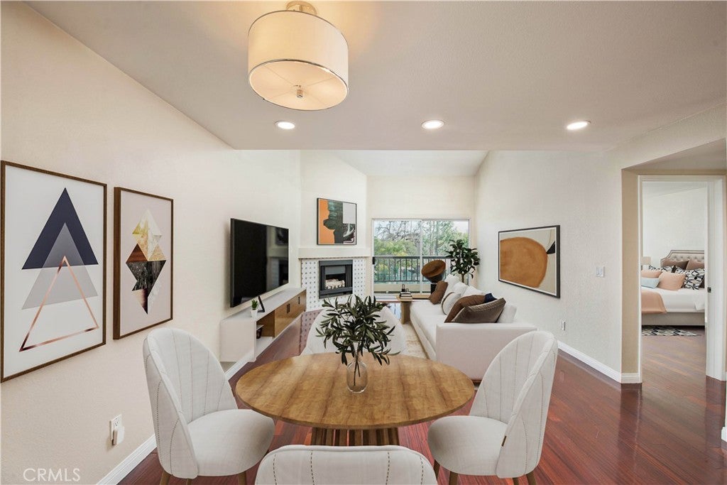 Photo of Listing #SR25038439