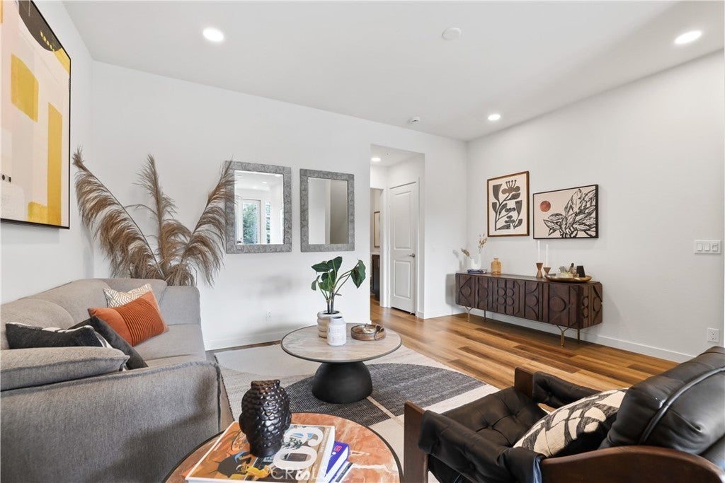 Photo of Listing #PW25038555