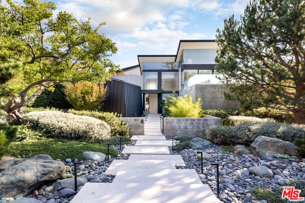 Photo of Listing #25498471