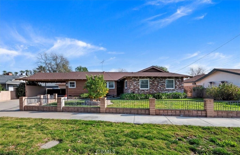 Photo of Listing #IV25038016