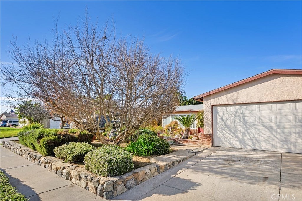 Photo of Listing #NP25036936