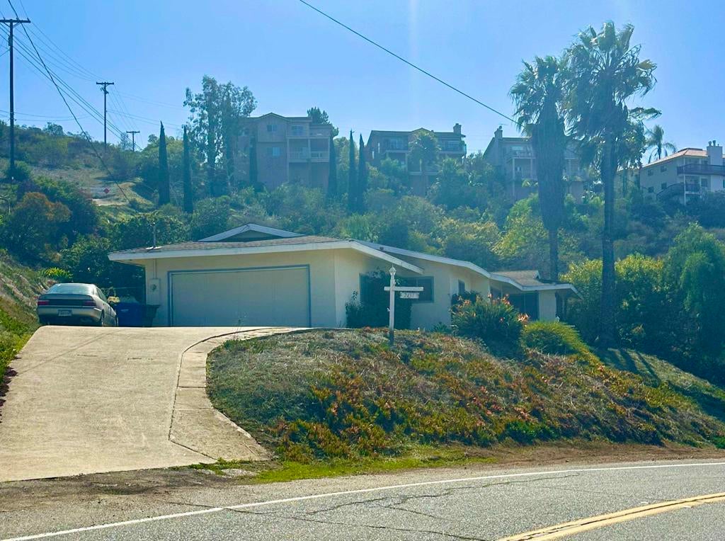 Photo of Listing #PTP2501340