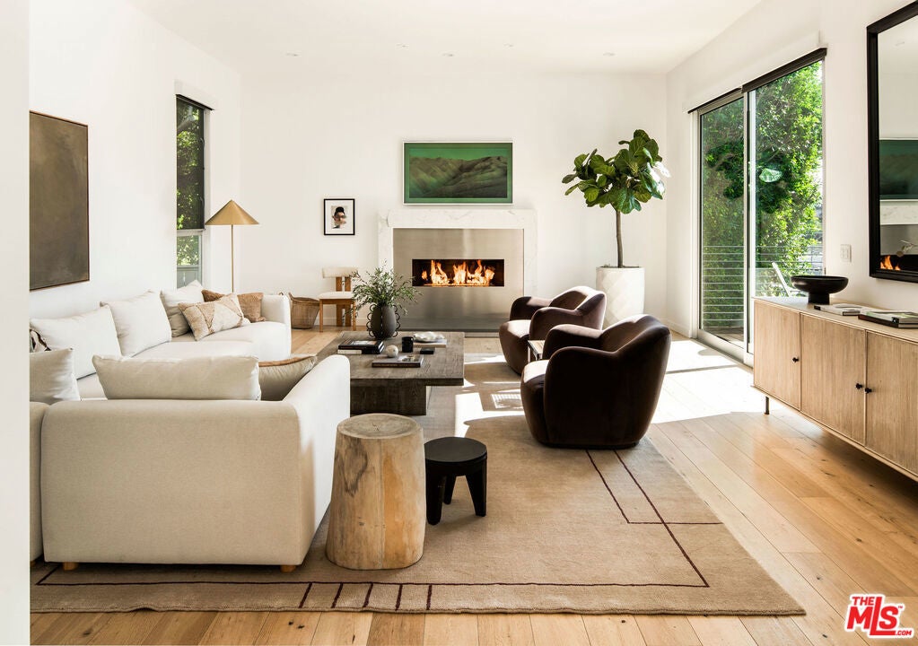 Photo of Listing #25498563