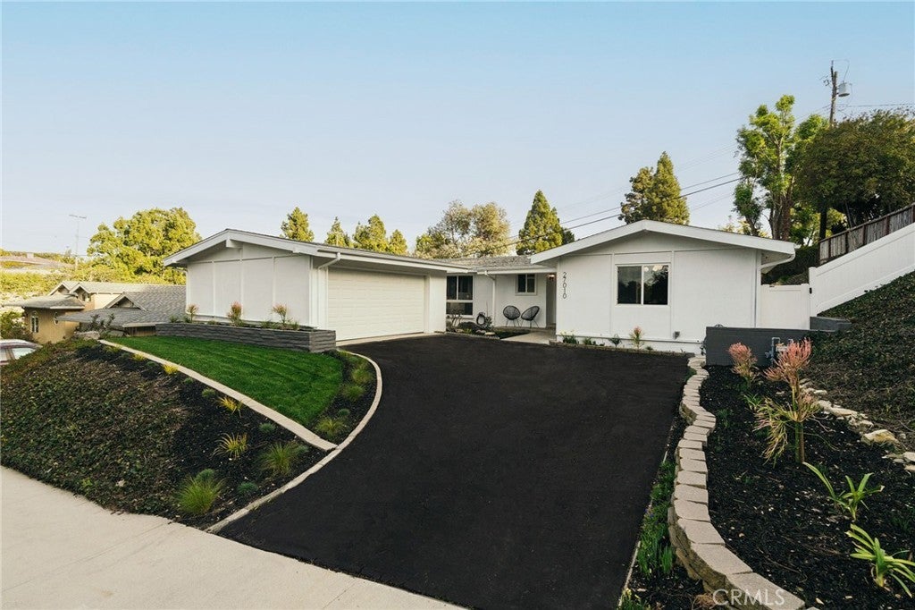 Photo of Listing #PV25038135