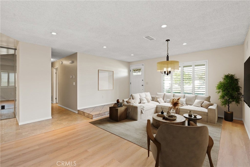 Photo of Listing #SB25038917