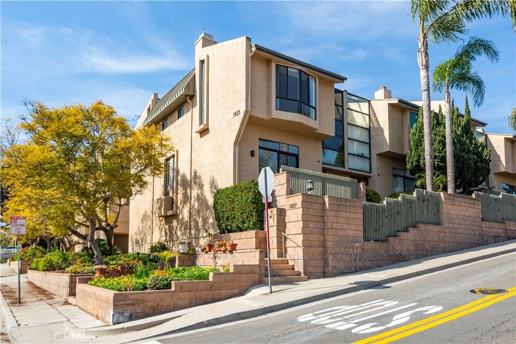 Photo of Listing #PV25039464