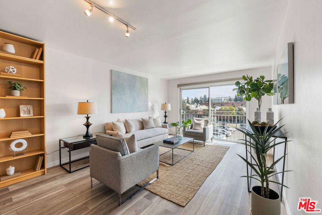 Photo of Listing #25500437