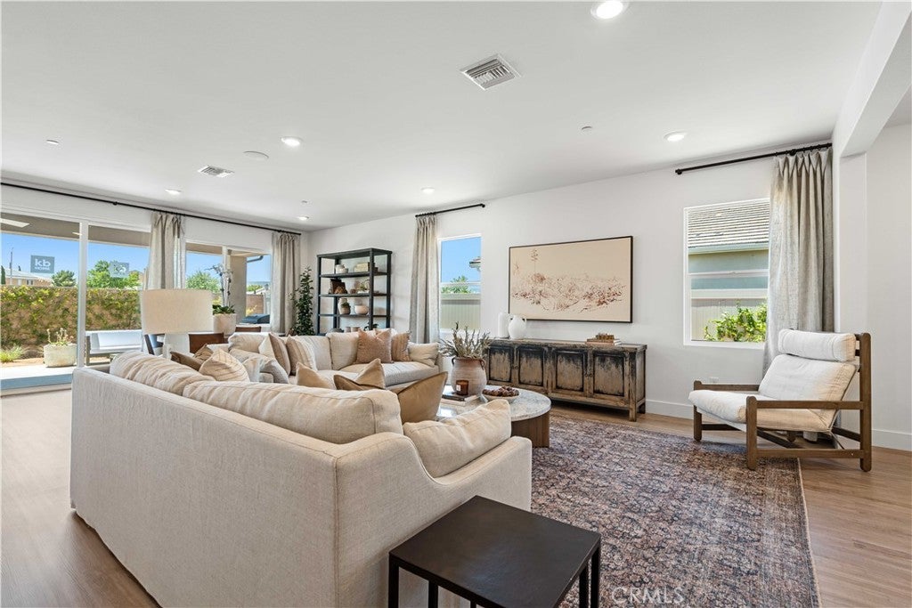 Photo of Listing #SR25040998