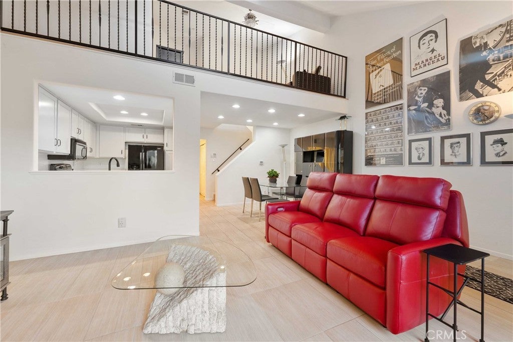 Photo of Listing #SR25040055