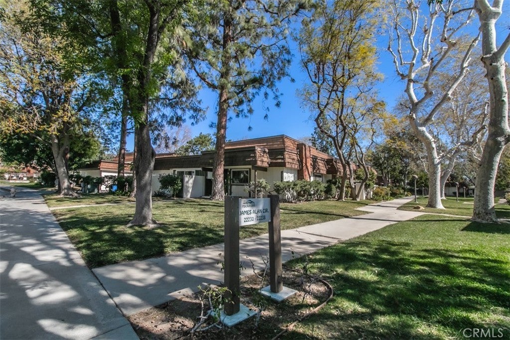 Photo of Listing #SR25035476