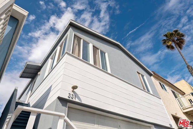 221 40th Street, Manhattan Beach.