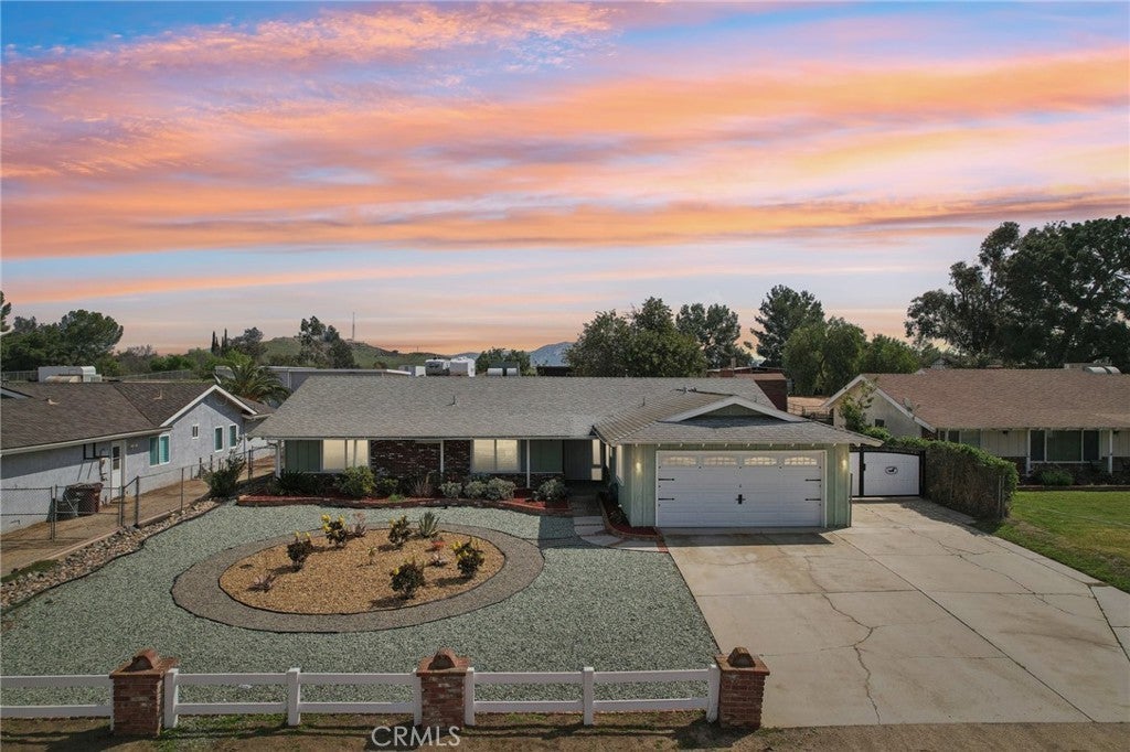 Photo of Listing #IV25043069