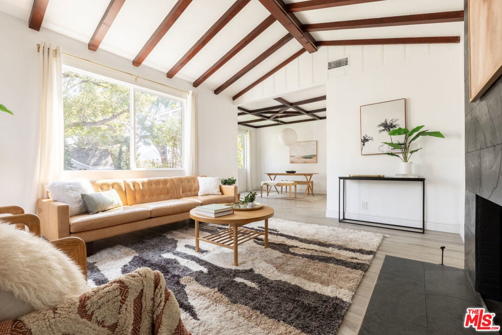 Photo of Listing #25504077