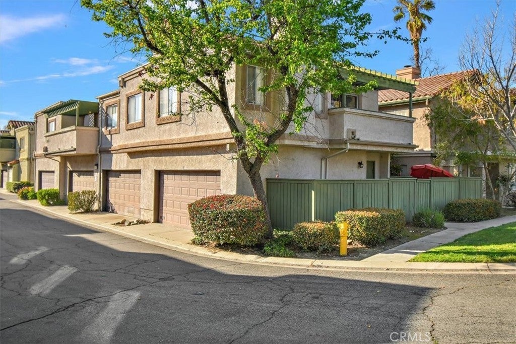 Photo of Listing #IV25042918