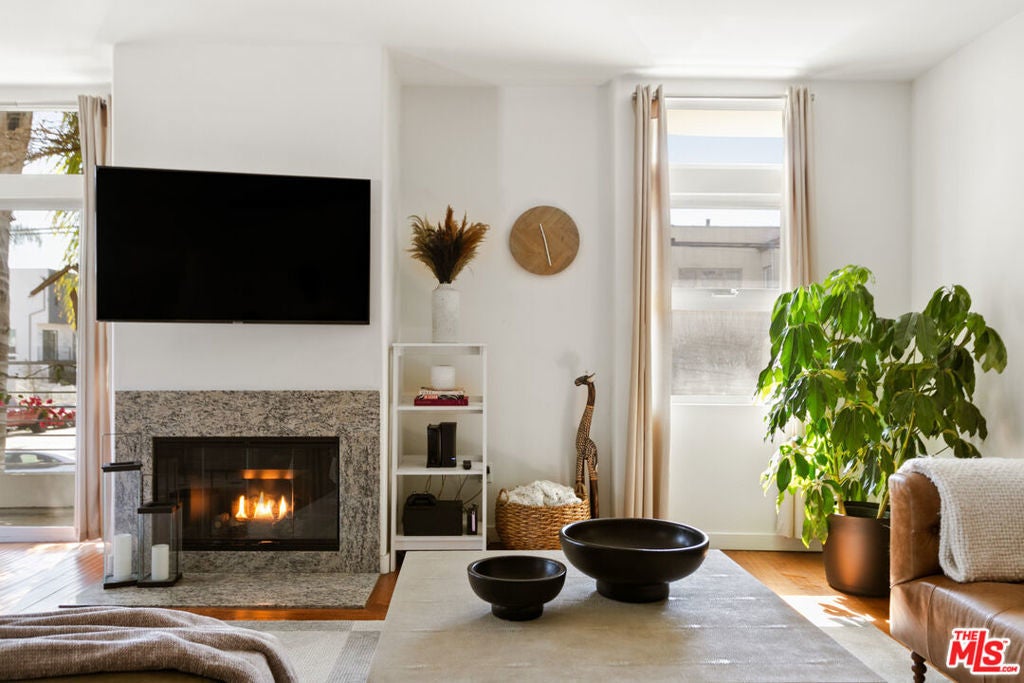 Photo of Listing #25503975