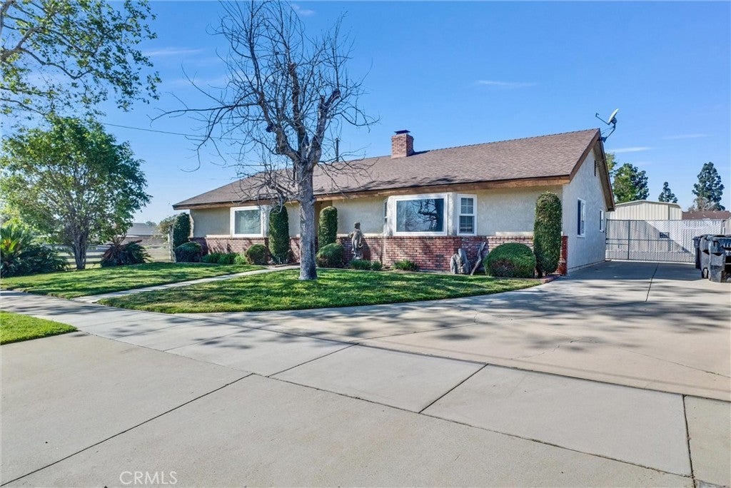 Photo of Listing #IV25043341