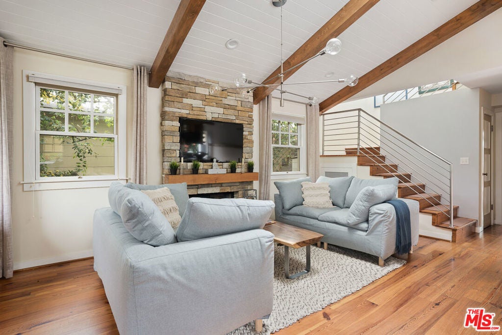 Photo of Listing #25493849