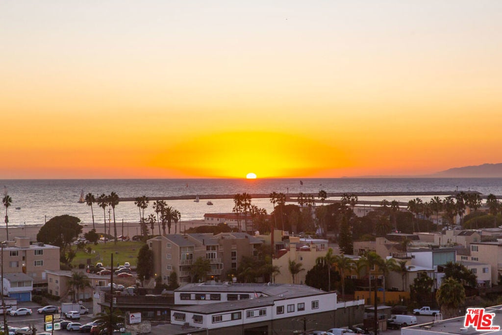 Photo of Listing #25499755