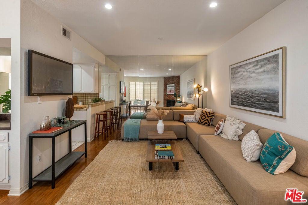 Photo of Listing #25504535