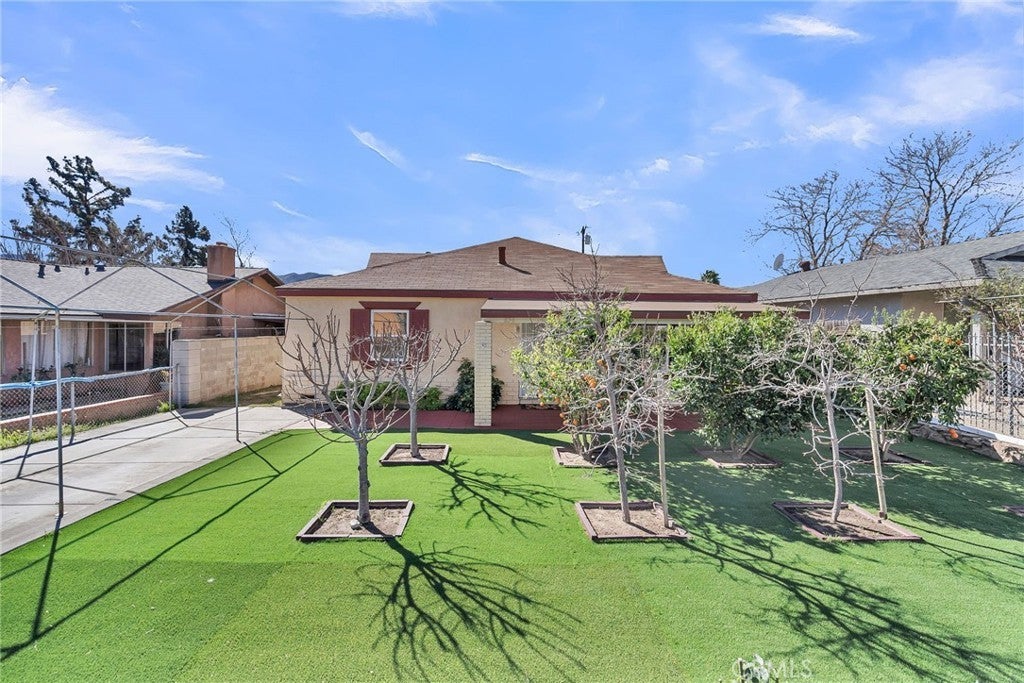 Photo of Listing #IV25044767