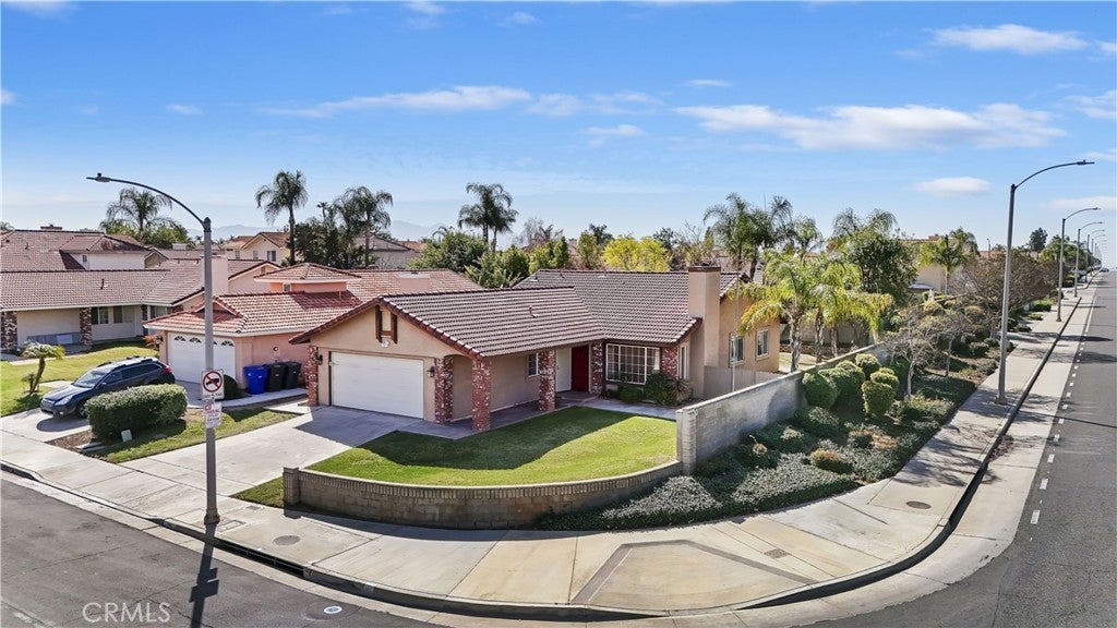 Photo of Listing #IV25043527