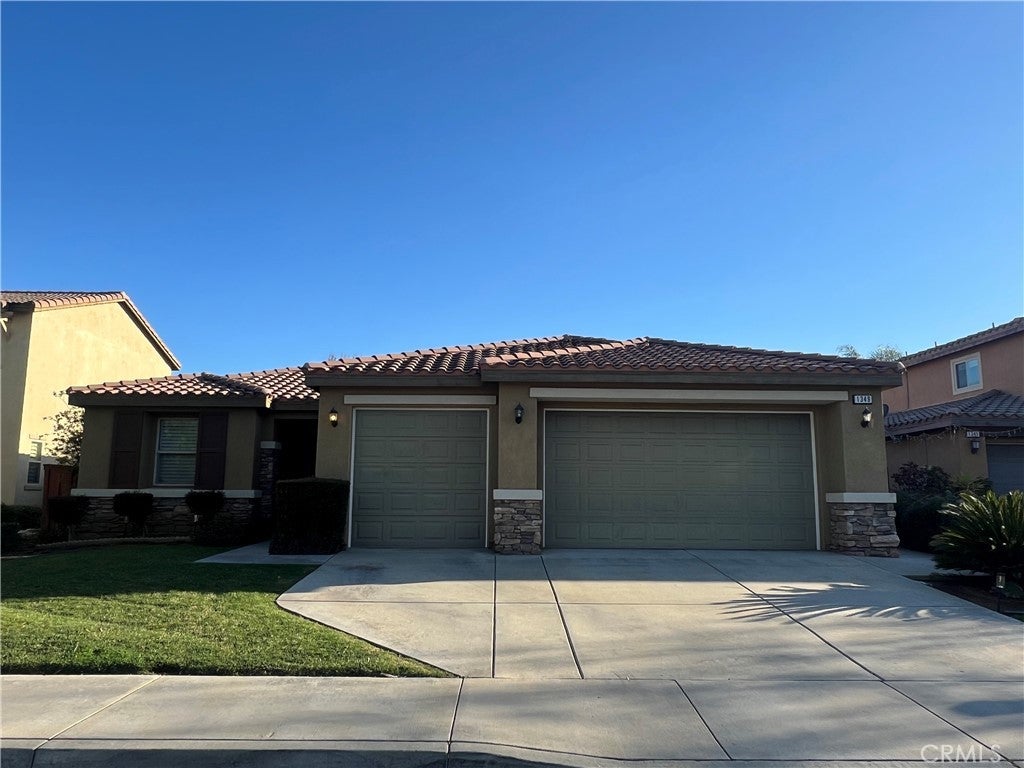 Photo of Listing #IV25046478