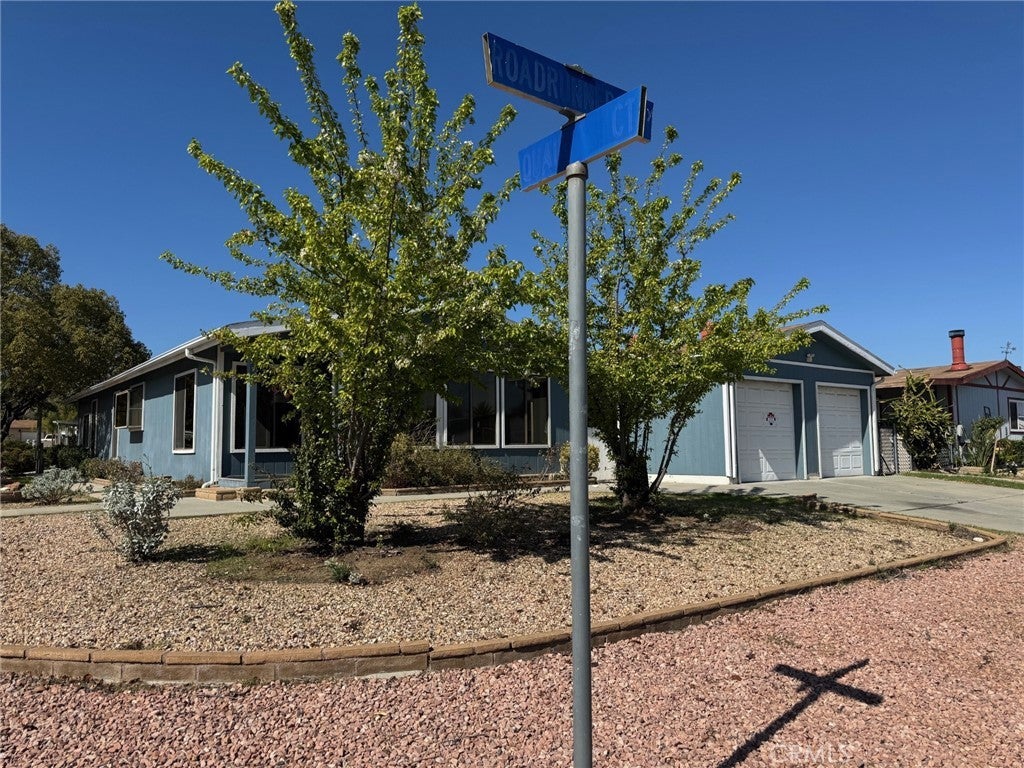 Photo of Listing #IV25046576