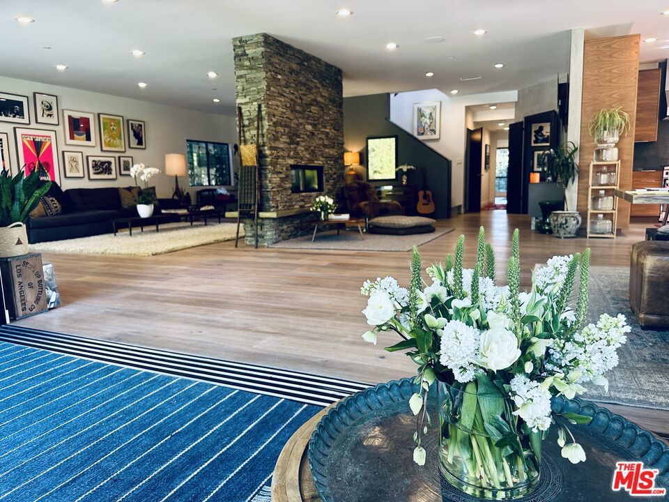 Photo of Listing #25504157