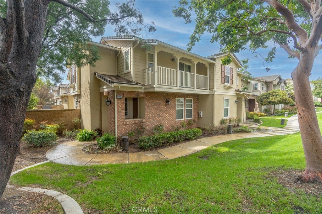 Photo of Listing #IV25048093