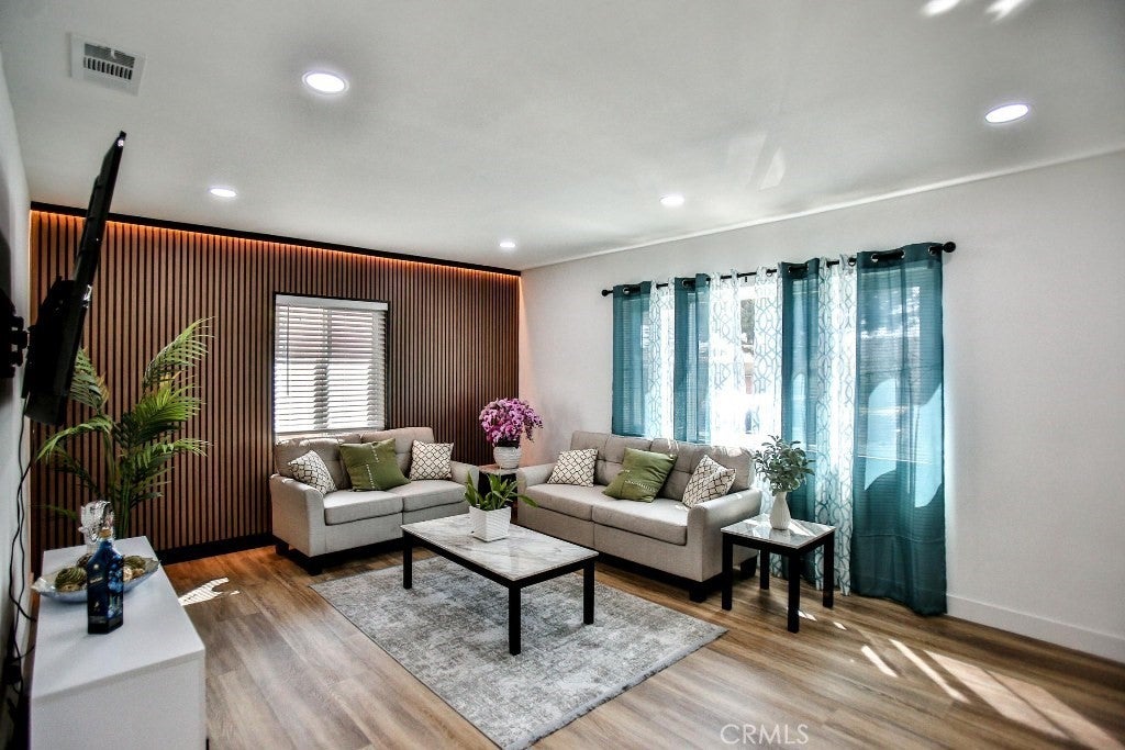 Photo of Listing #PW25048238