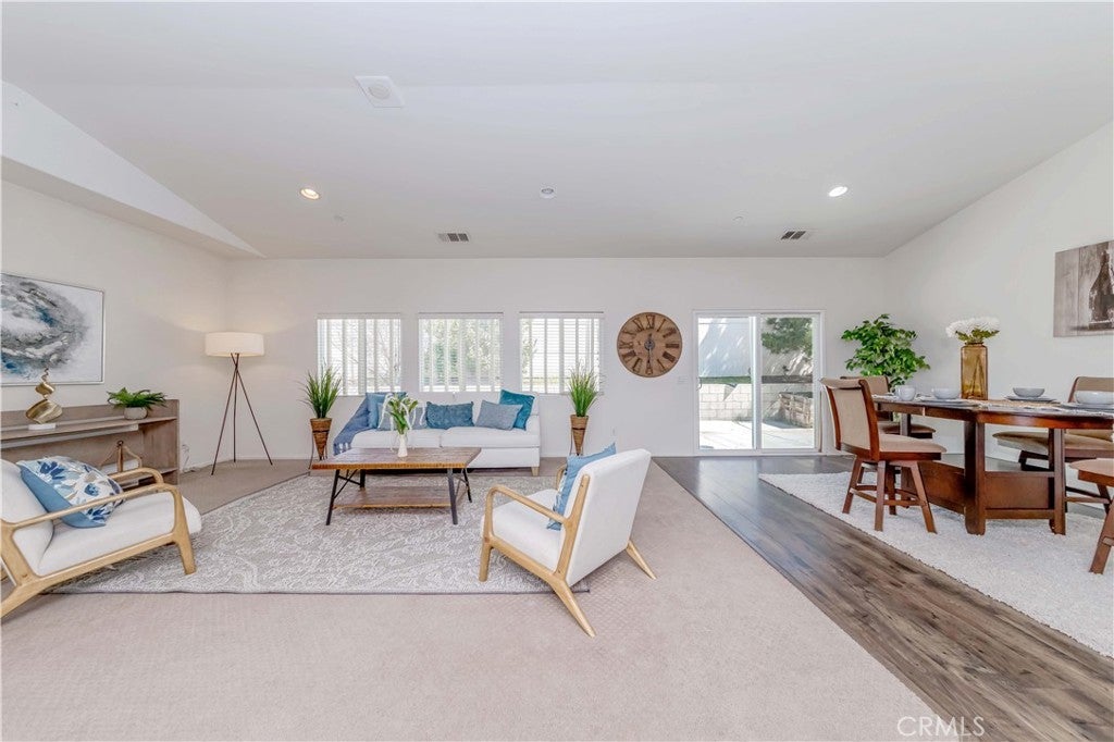 Photo of Listing #OC25049228