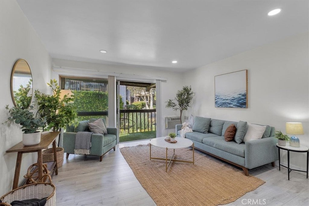 Photo of Listing #SB25048361