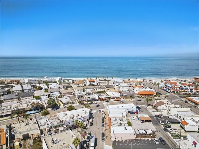 406 Avenue G 18, Redondo Beach.