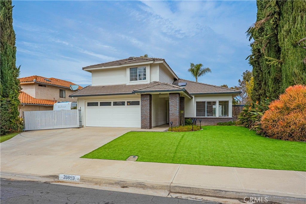 Photo of Listing #IV25047729